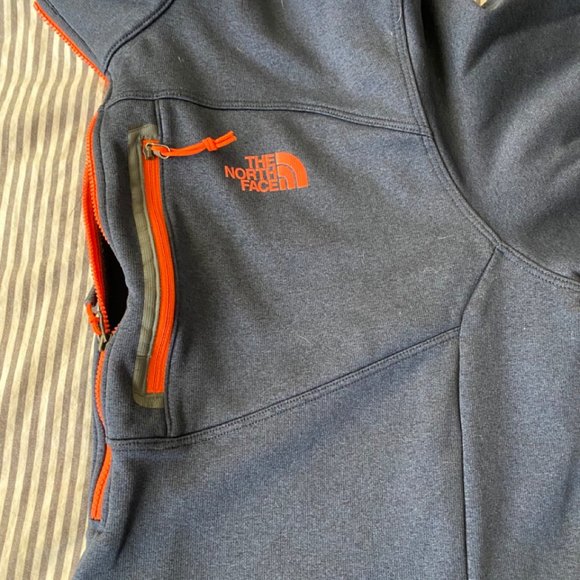 The North Face Quarter Zip (1/4 Zip) - Picture 3 of 5